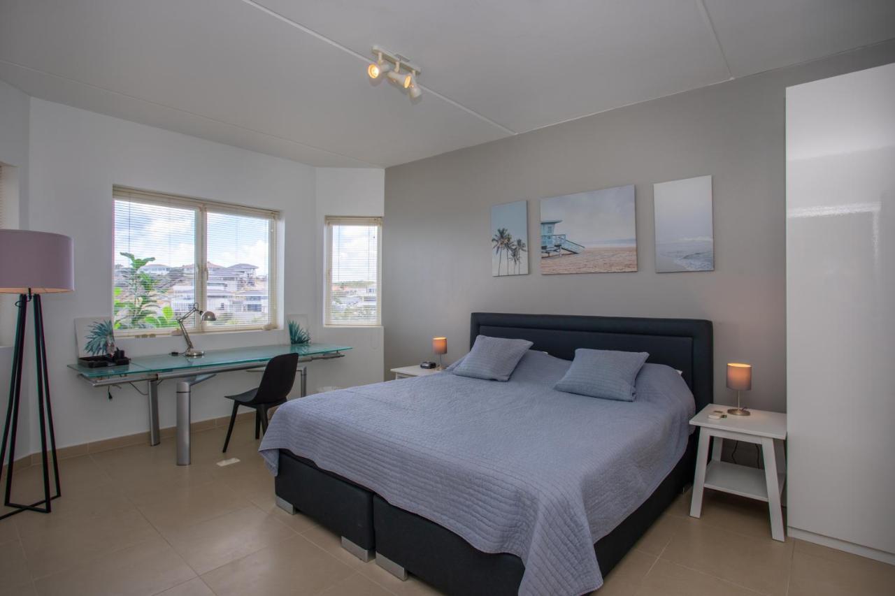 Blue Bay Beach Apartments Bagian luar foto