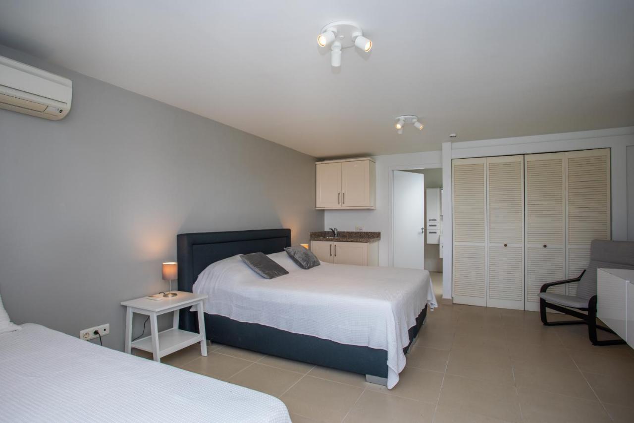 Blue Bay Beach Apartments Bagian luar foto