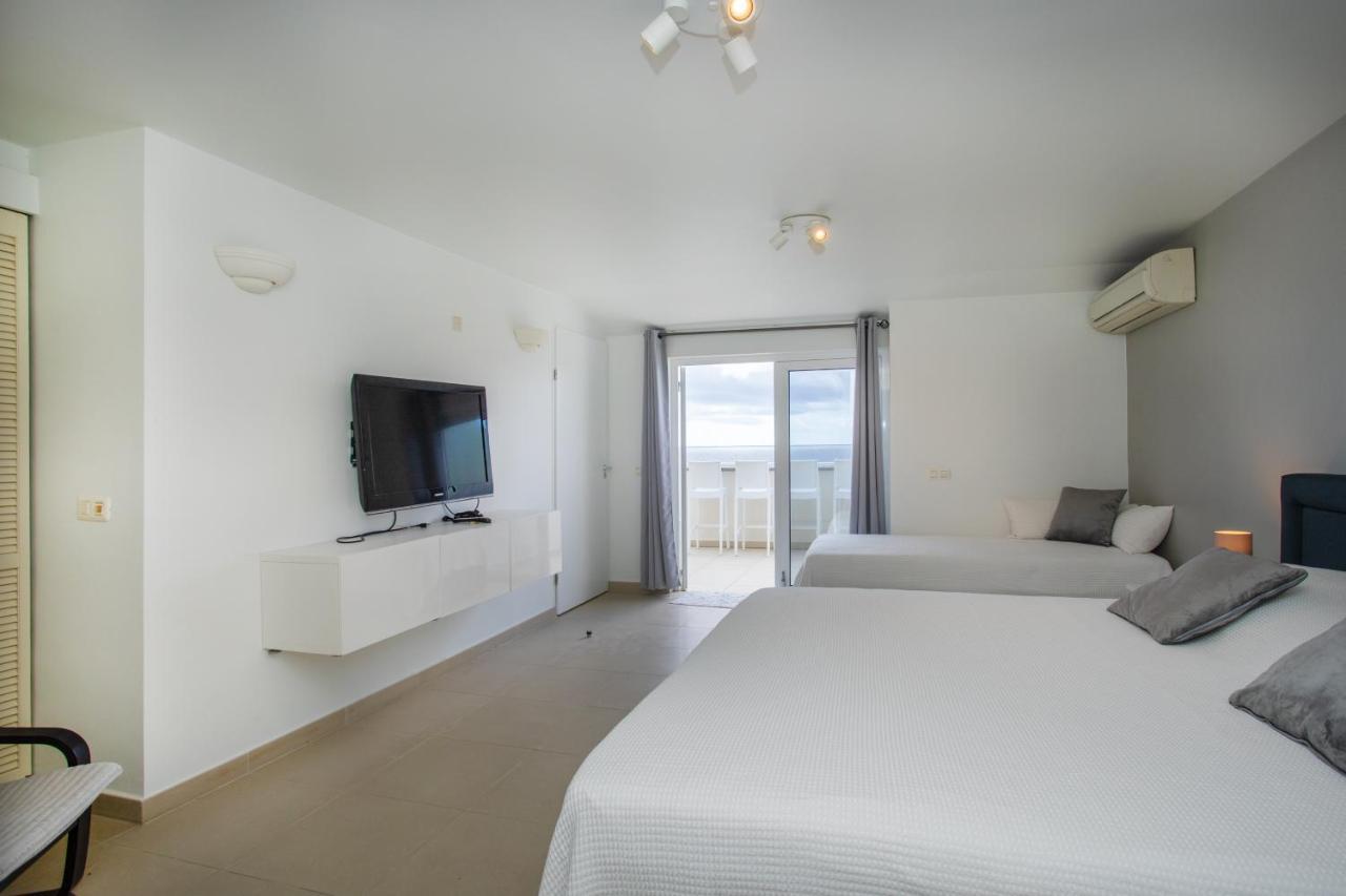 Blue Bay Beach Apartments Bagian luar foto