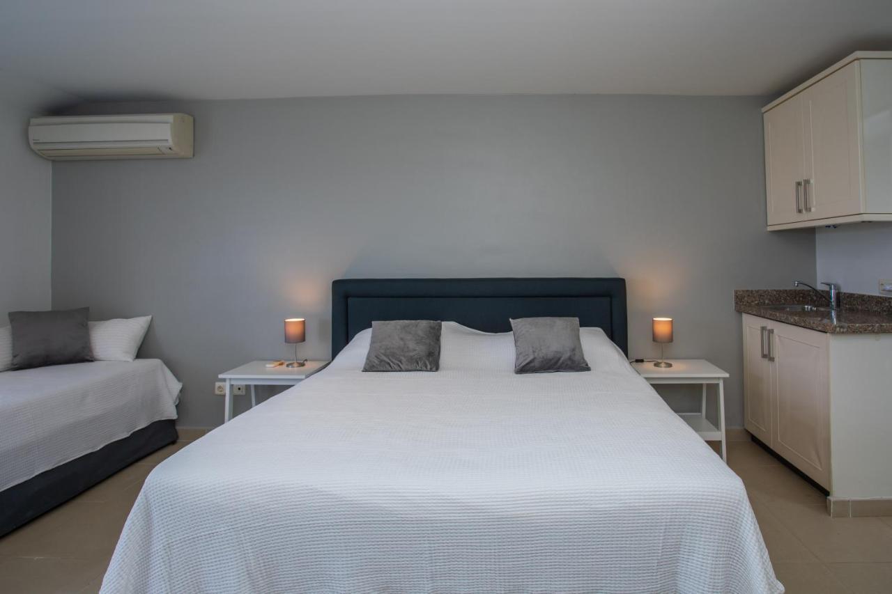 Blue Bay Beach Apartments Bagian luar foto